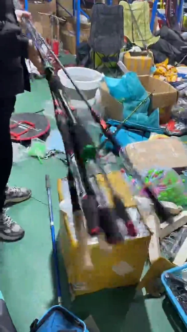 硬枪    柄路亚竿颜色随机