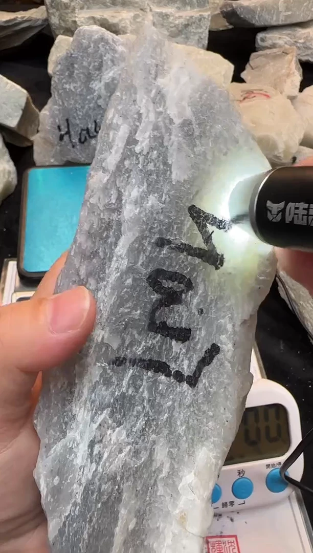 未镶嵌根据客户要求定制和田玉莎-新疆和田玉黑山料