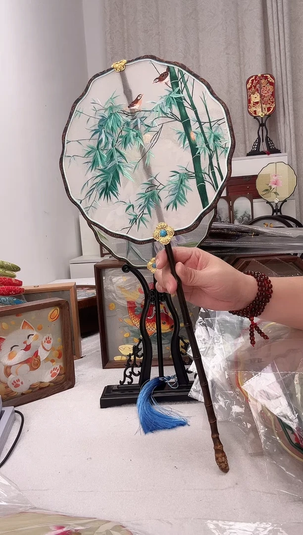 扇子苏绣作品手工团扇