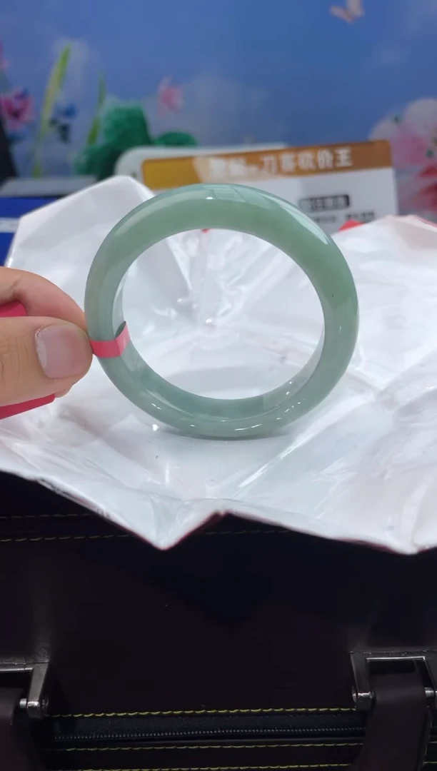 翡翠手镯未镶嵌1翡翠手镯