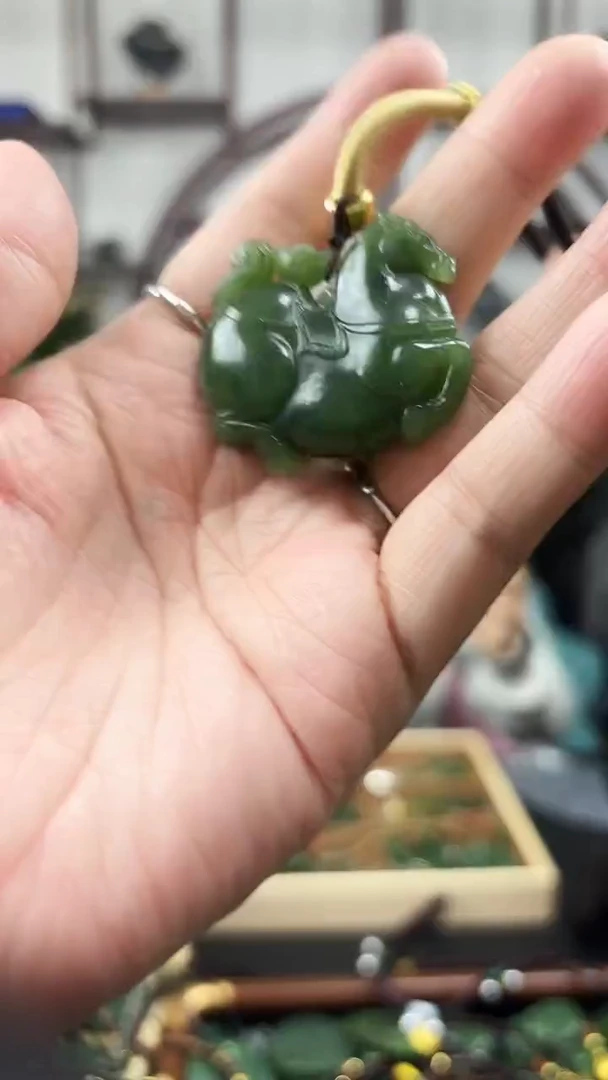 颈饰未镶嵌和田玉马