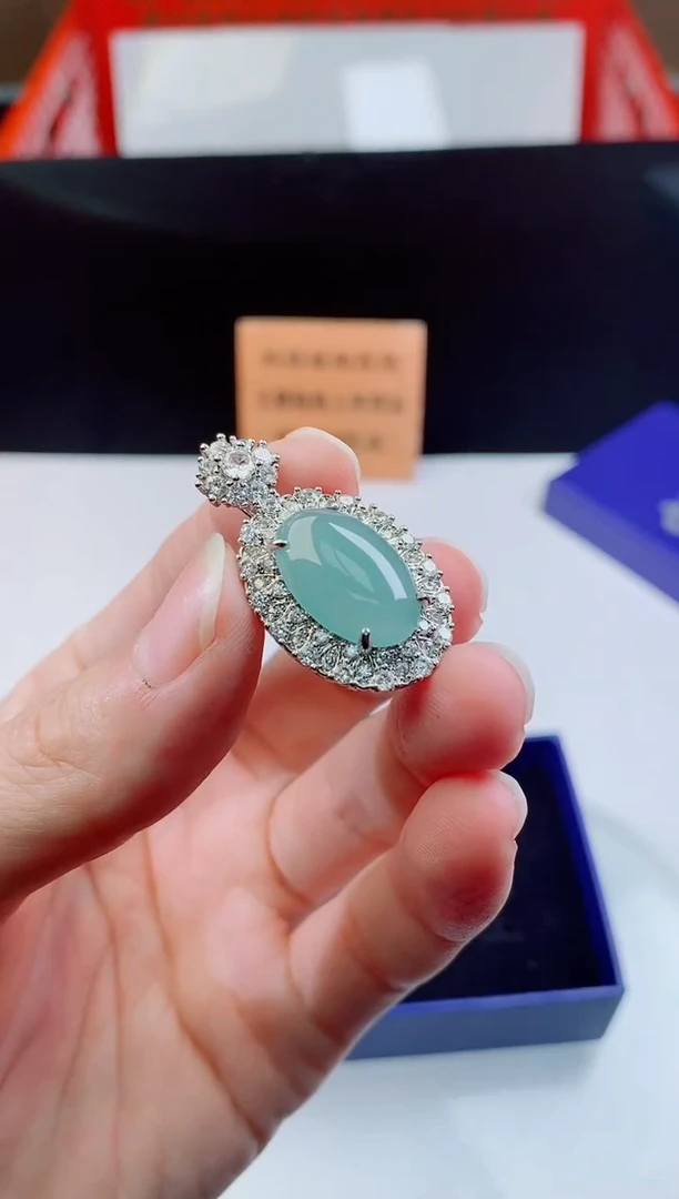 颈饰未镶嵌翡翠     ·