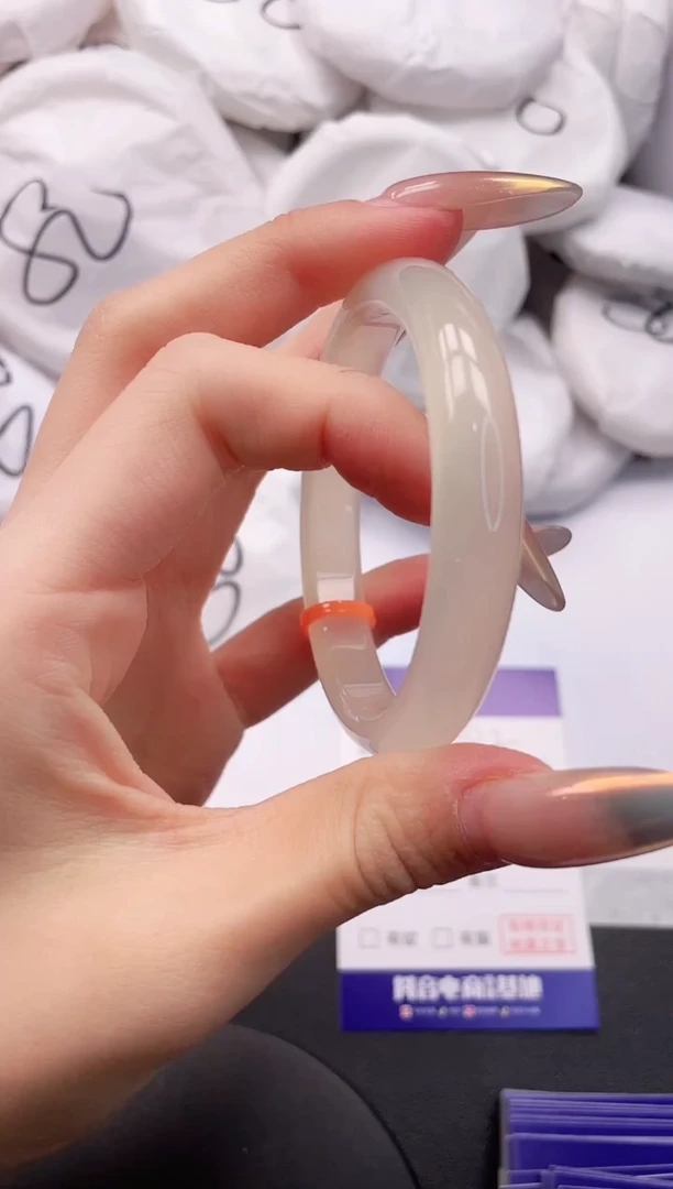 【闪购商品】石英质玉手镯未镶嵌7K282-53