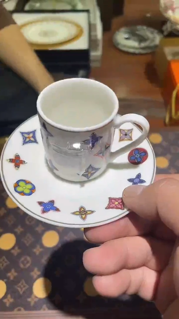 杯鸿辉家品牌瓷器，京东包邮！