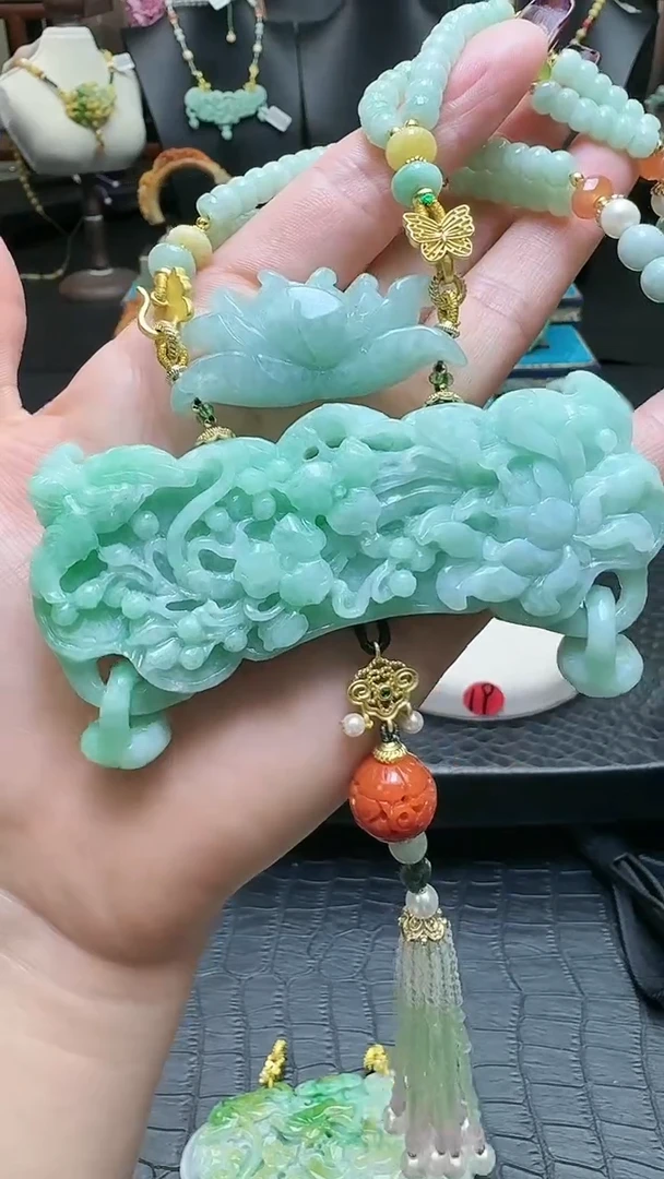 【闪购商品】翡翠颈饰未镶嵌蝶恋花