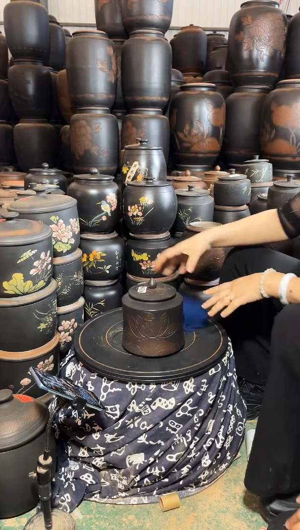 壶瑕疵茶叶罐 小蛮腰荷花 618