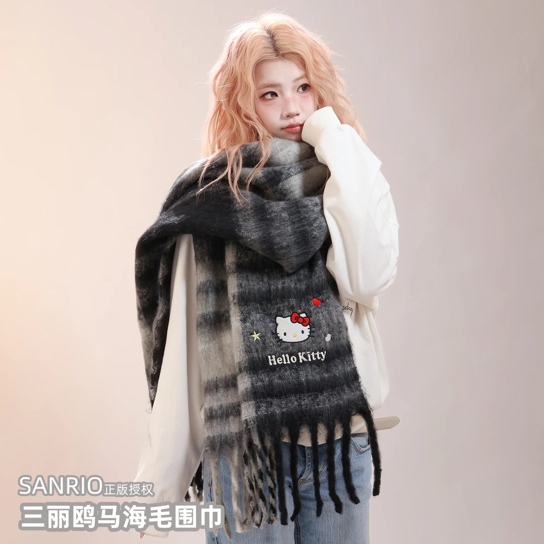 三丽鸥正版凯蒂猫格纹马海毛围巾女冬季保暖流苏披肩百搭厚围脖萌
