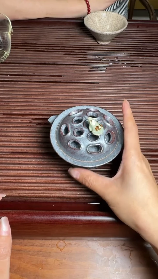 雷爱国 墨轩 莲蓬宝瓶114