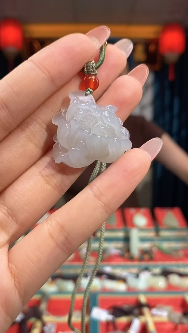 和田玉未镶嵌挂件花花