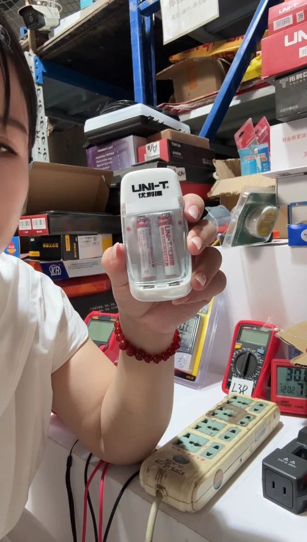 优利德7号充电器+2节7号充电电池