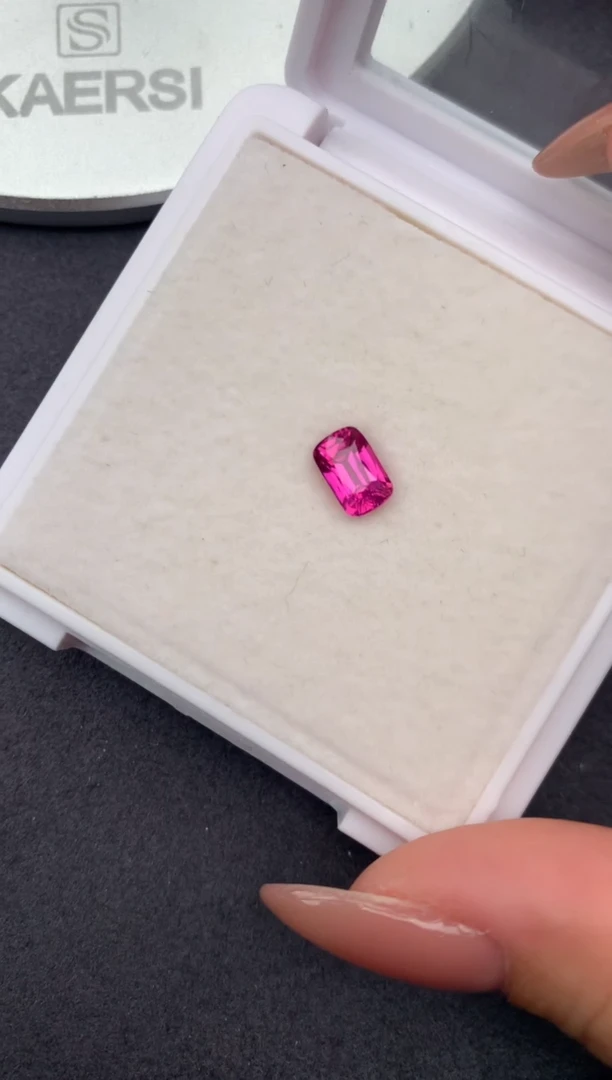 裸石彩色蓝宝石1.5ct 粉蓝宝  FH  定制