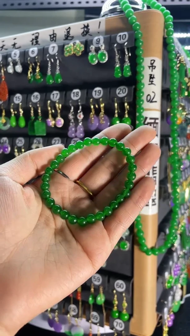 【闪购商品】翡翠耳饰银S925镶嵌绿色手串K6