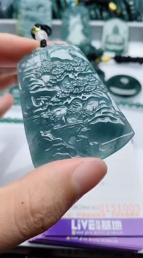 颈饰未镶嵌翡翠