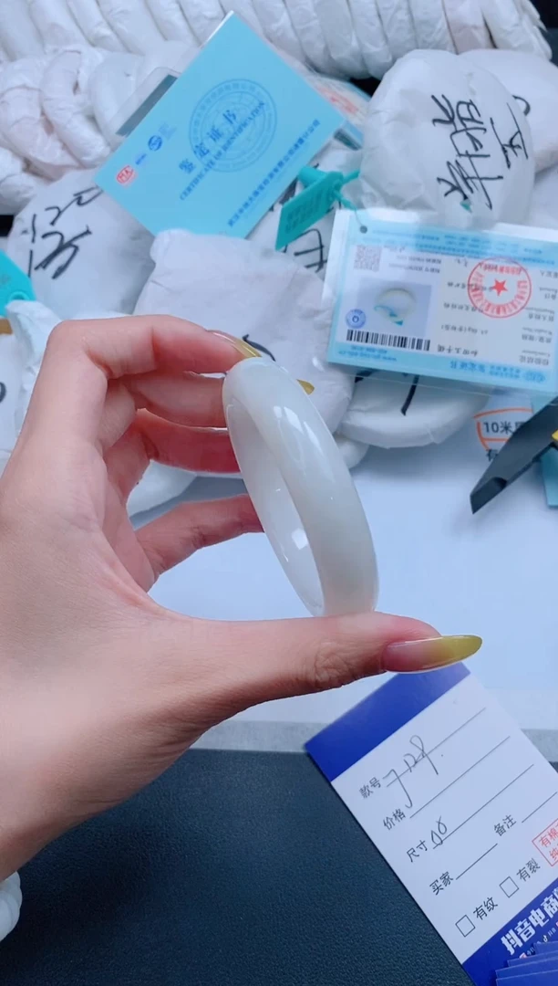 和田玉手镯未镶嵌24J129-52
