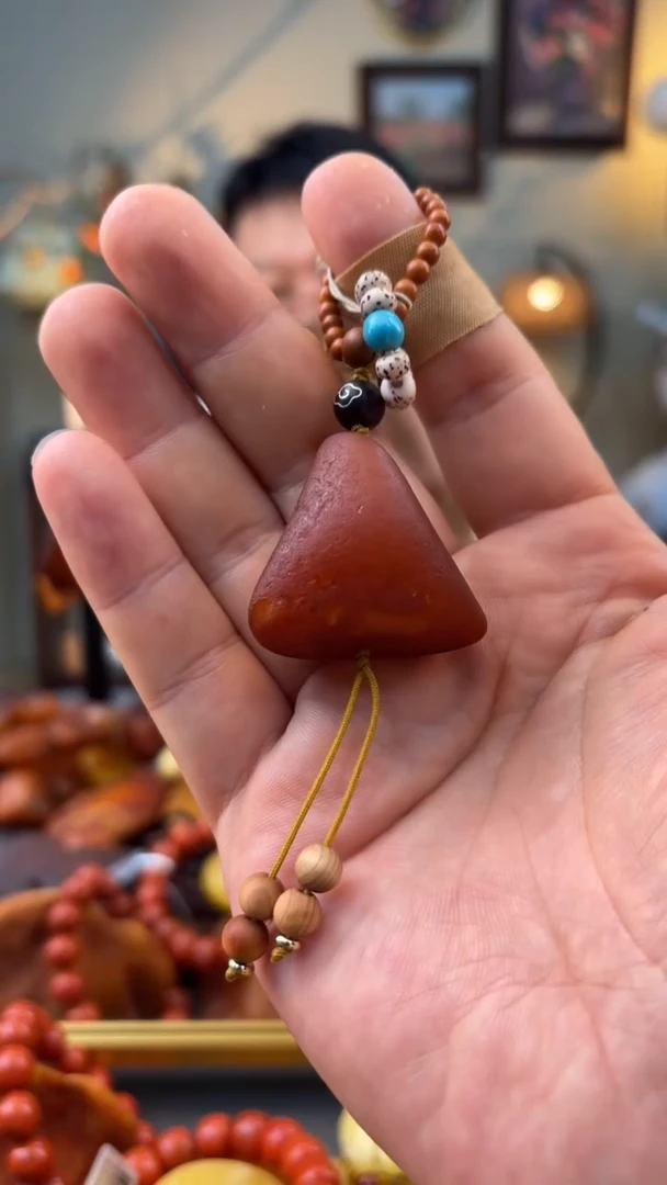 未镶嵌颈饰琥珀吊坠