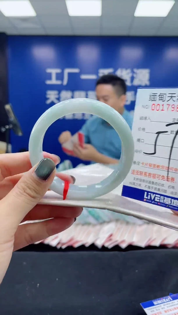 未镶嵌手镯翡翠天然翡翠手镯