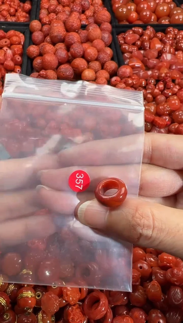 南红玛瑙未镶嵌颈饰1