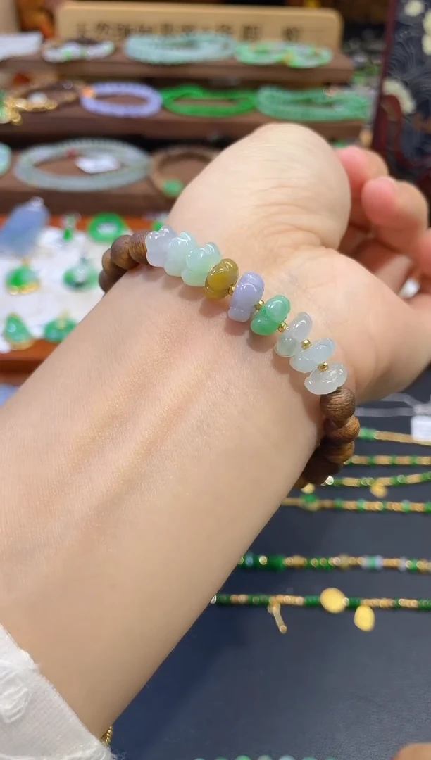 颈饰18K金镶嵌翡翠手串