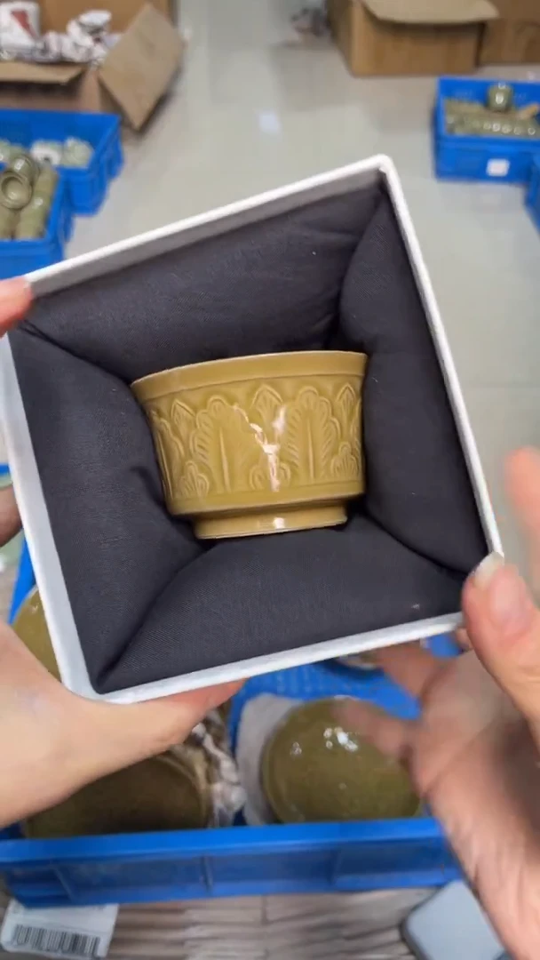 陶瓷黄色 手工秘色蕉叶马蹄杯