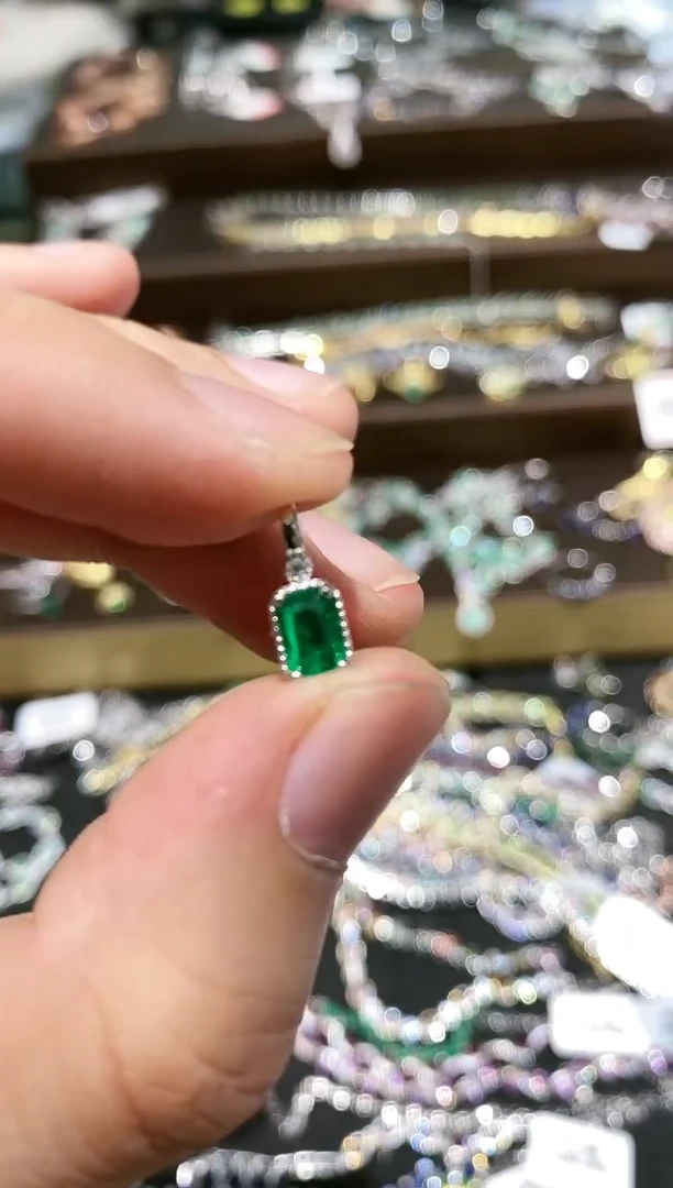 【闪购商品】祖母绿颈饰银S925镶嵌吊坠