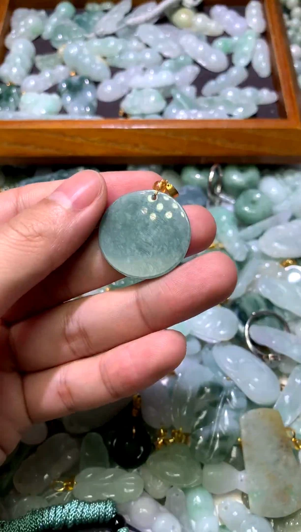 颈饰未镶嵌翡翠1