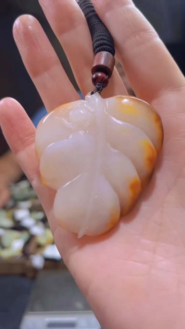 和田玉未镶嵌颈饰·