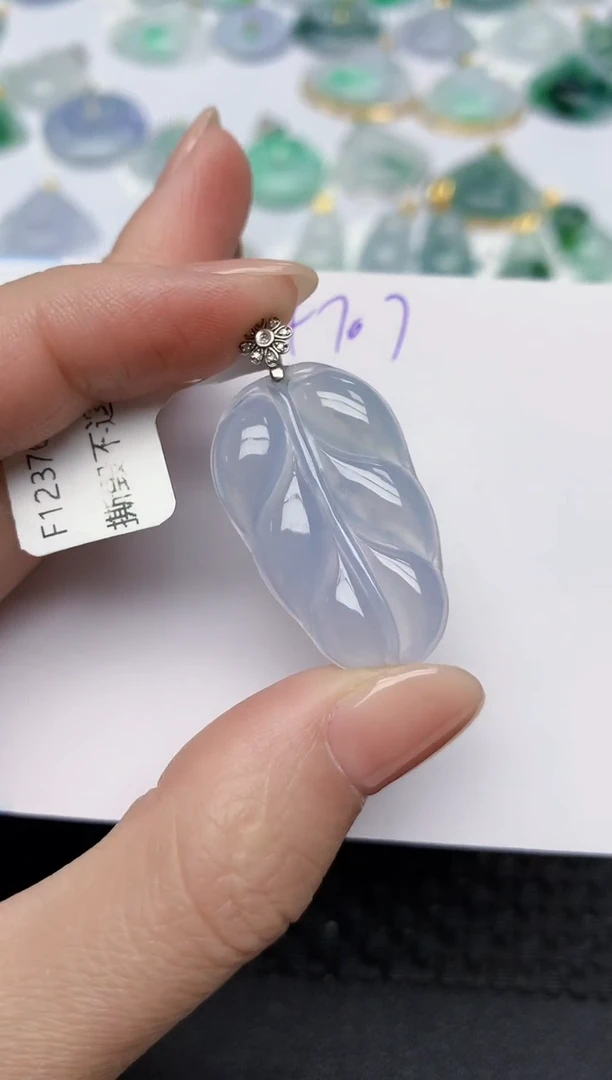 颈饰18K金镶嵌翡翠天然缅甸A货翡翠百元以上9元证书费自理