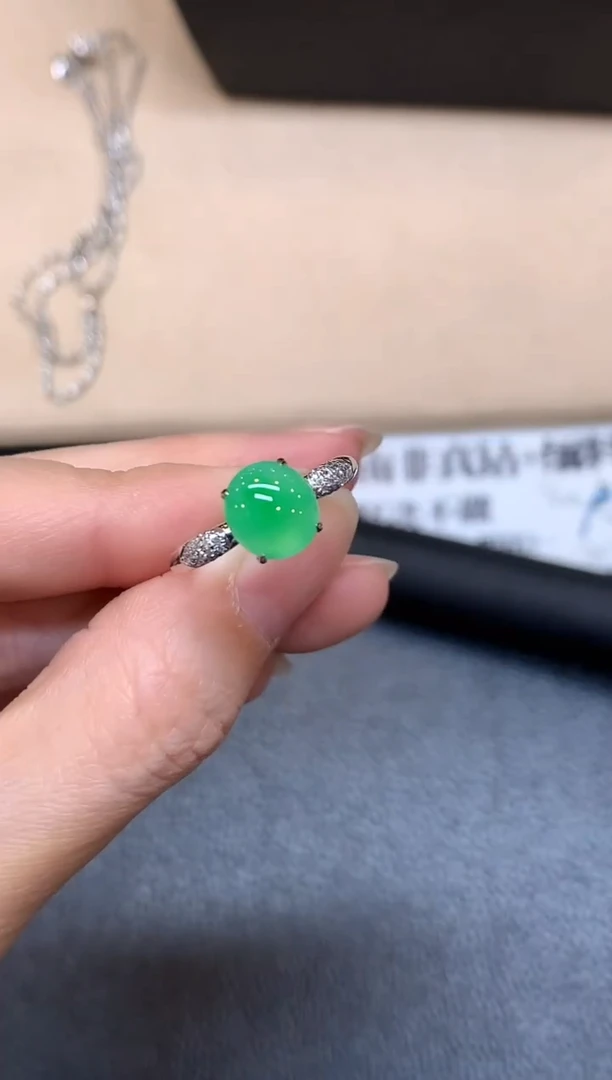 18K金镶嵌戒指翡翠15【无服务费蛋面【无服务费