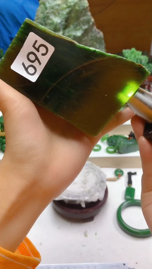 和田玉（碧玉）未镶嵌珠宝半成品695