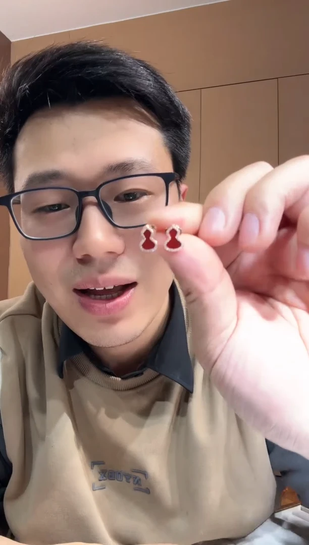 【闪购商品】钻石耳钉18K金镶嵌红葫芦耳钉GHJ