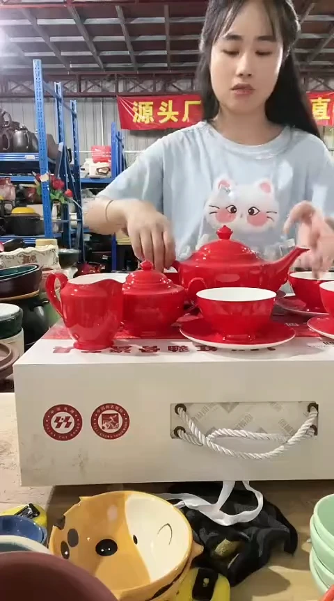 瑕疵红色茶壶一套带礼盒