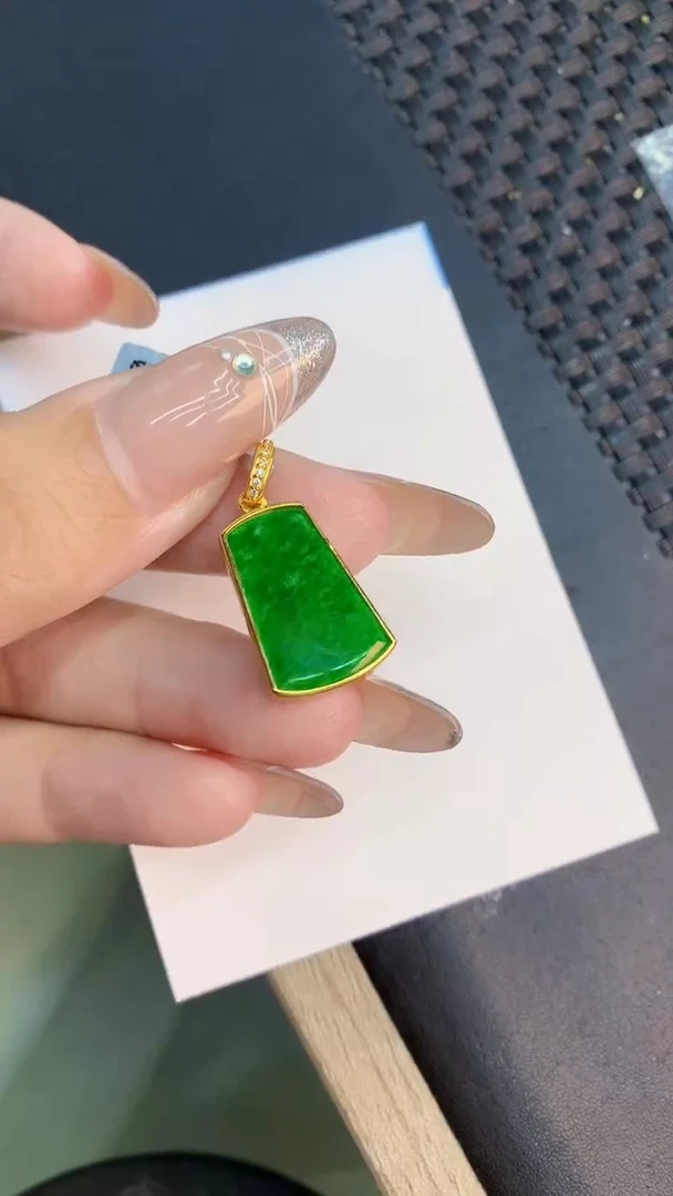 颈饰未镶嵌翡翠1