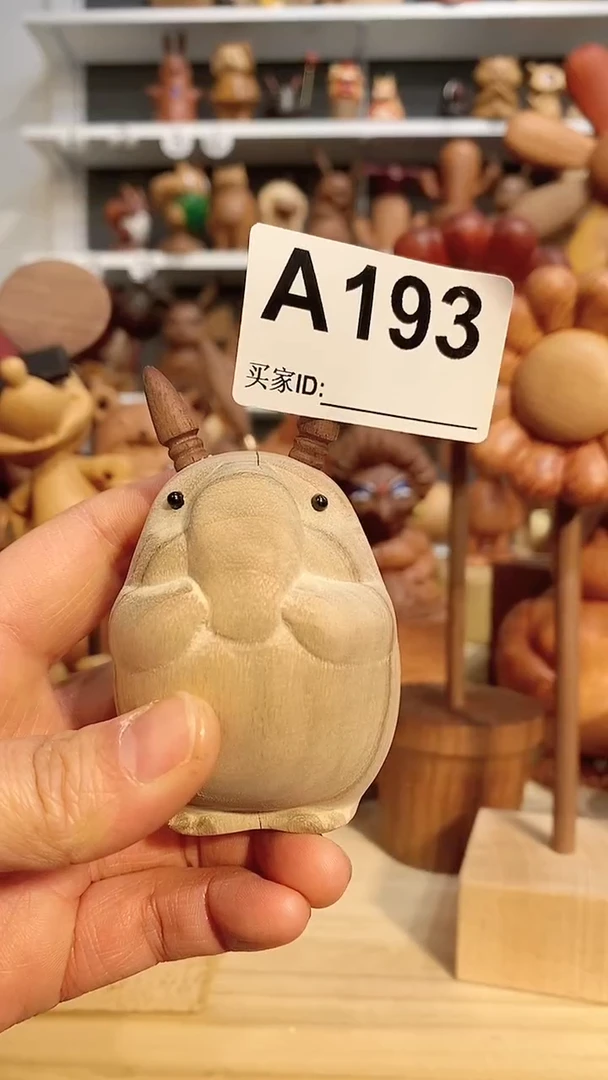 【闪购商品】木木雕摆件可爱卡通