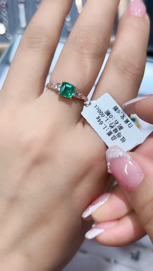 戒指18K金镶嵌祖母绿·