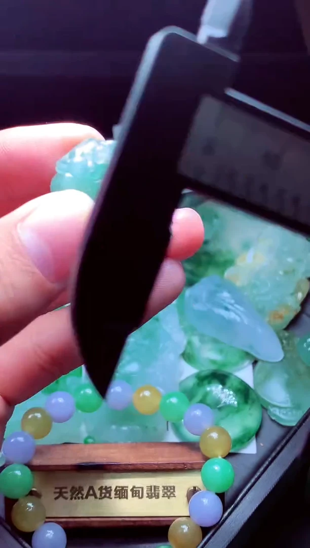 未镶嵌定制翡翠为****?毛货翡翠定制