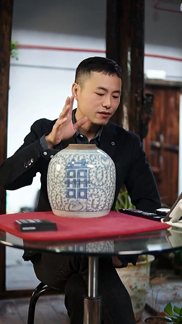 茶*青花缠枝莲喜字罐一个