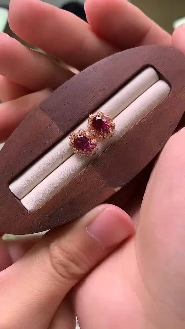 石榴石耳饰银S925镶嵌....