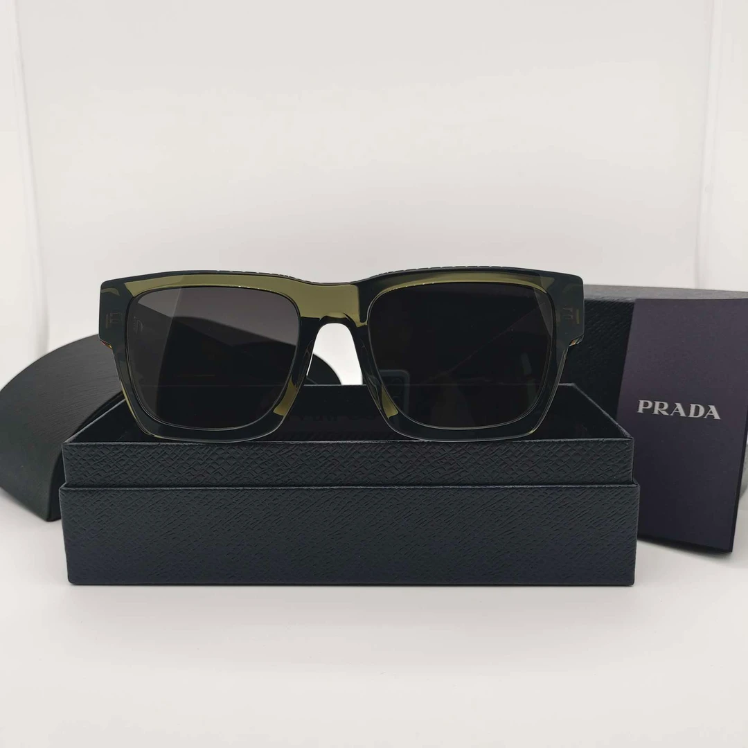 未使用 Prada/普拉达  Prada 百搭墨镜 货号 9021 OPR A06SF 2836