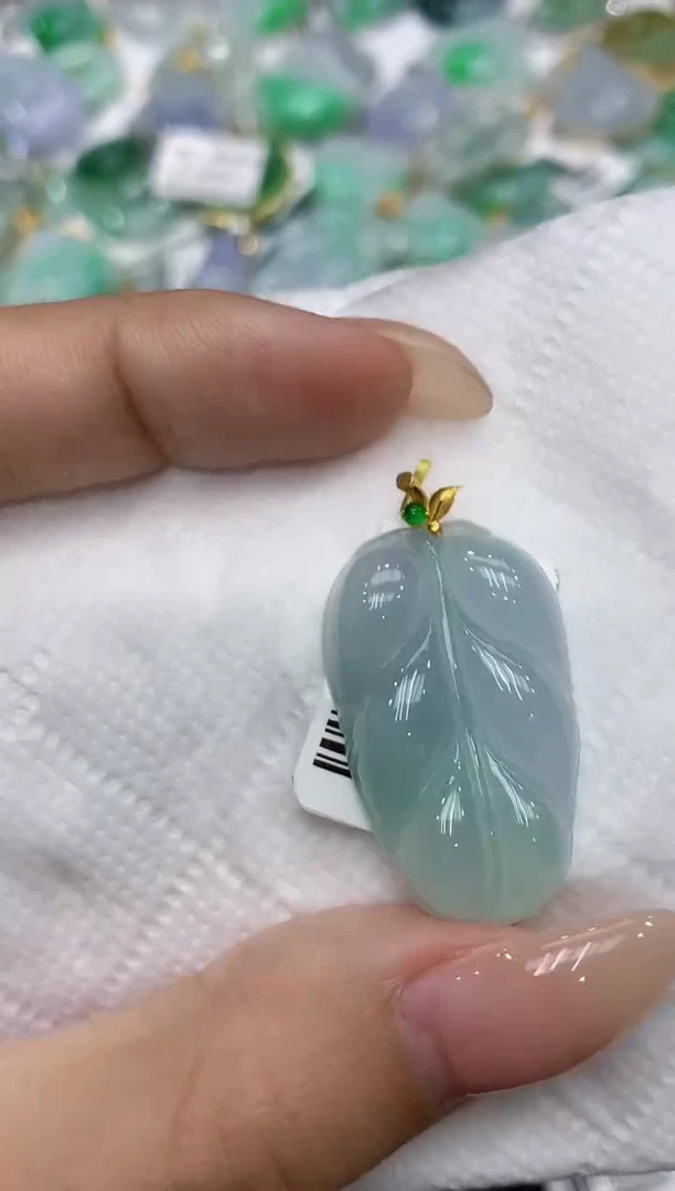 颈饰18K金镶嵌翡翠111111111111