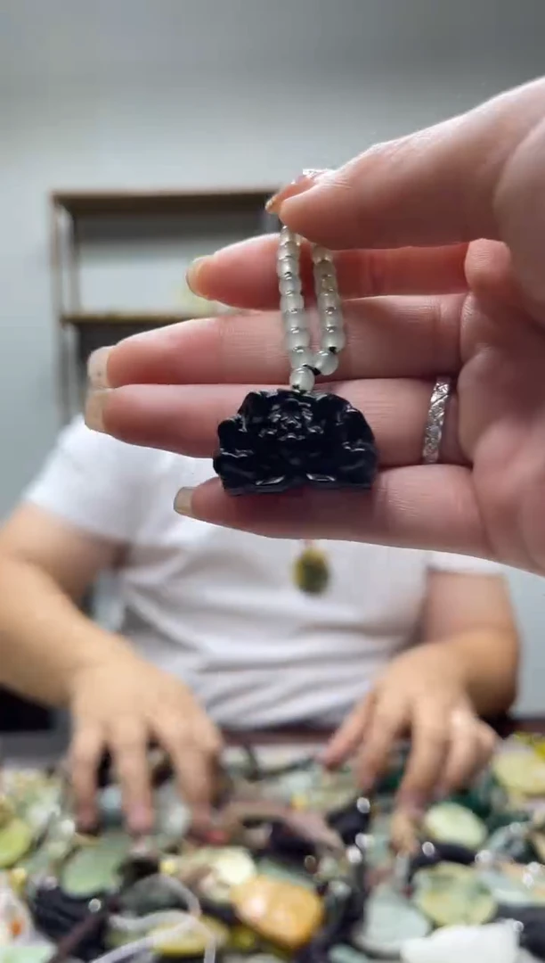 未镶嵌岫玉吊坠·