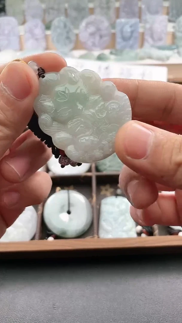 翡翠未镶嵌颈饰..../6/1/ 04