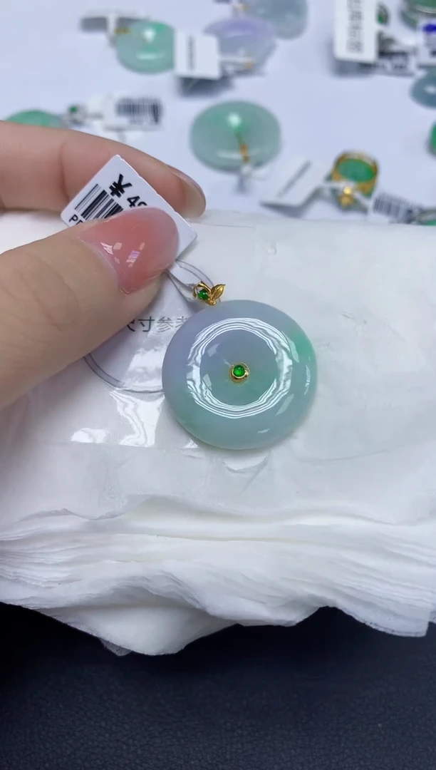 颈饰18K金镶嵌翡翠天然缅甸翡翠A货多样性发一件