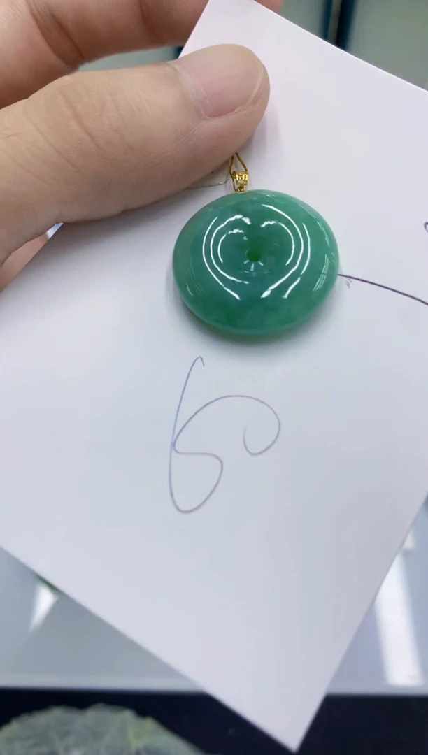 翡翠18K金镶嵌颈饰翡翠