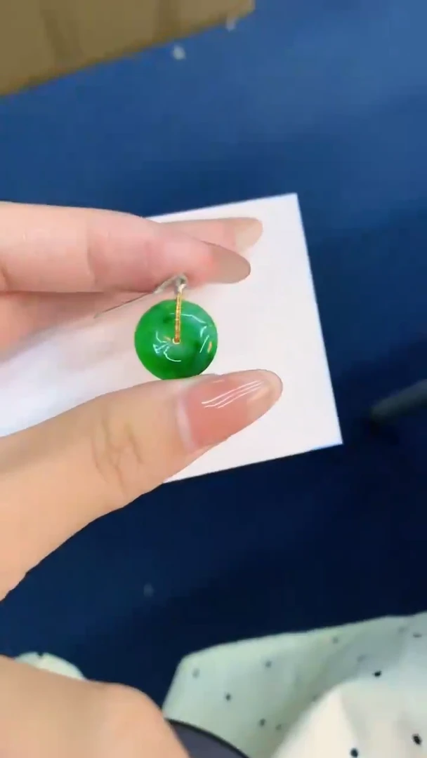 翡翠18K金镶嵌颈饰           1