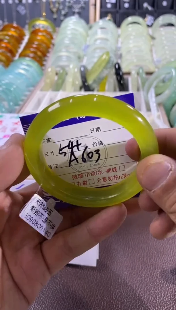 未镶嵌蛇纹石玉手镯1