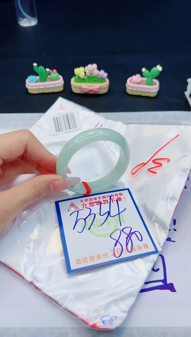 【闪购商品】翡翠手镯未镶嵌，质检证书图片色彩偏黑白