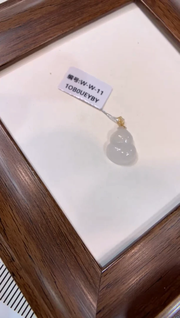 颈饰18K金镶嵌翡翠葫芦