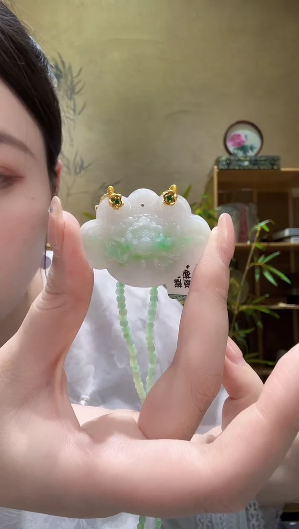 翡翠未镶嵌颈饰吊坠