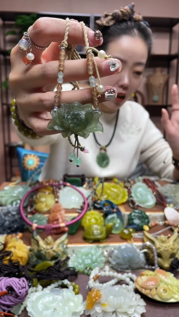 未镶嵌岫玉吊坠·