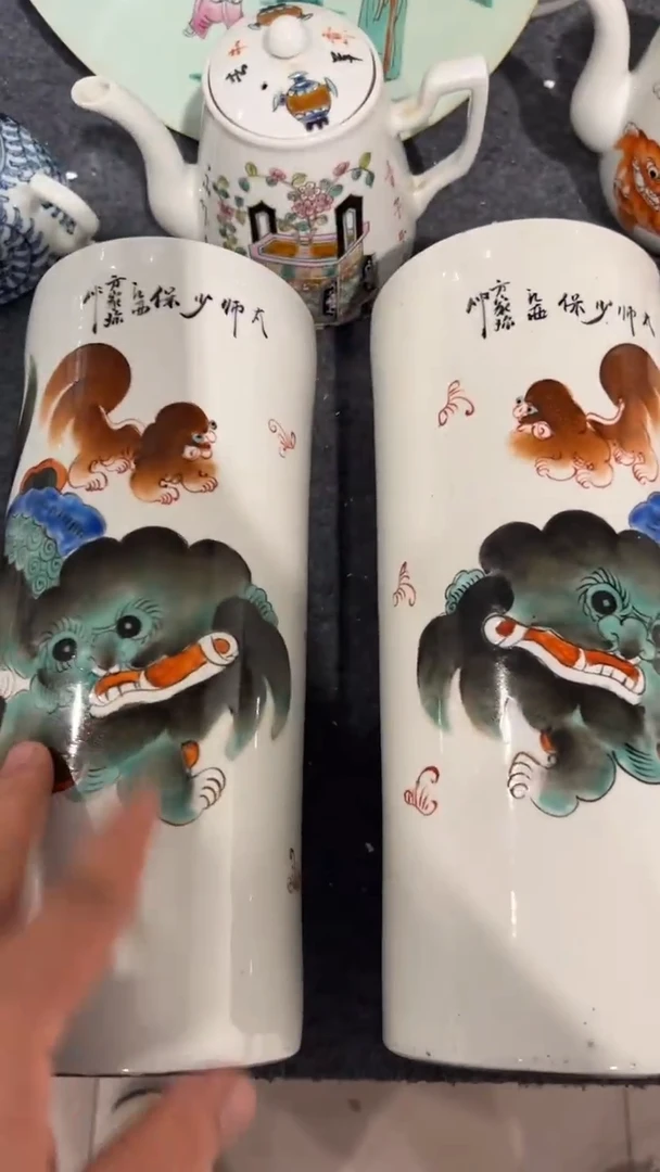 摆件瓷摆件瓷摆件黑色狮子冒桶